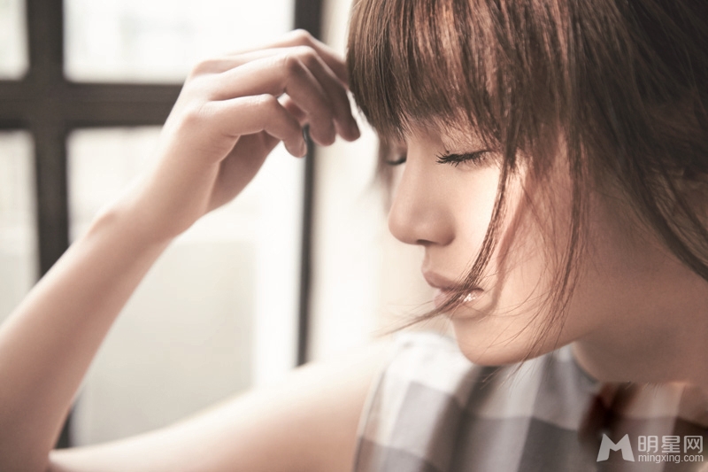 陈妍希回归文艺女神新写真清新动人_图-3