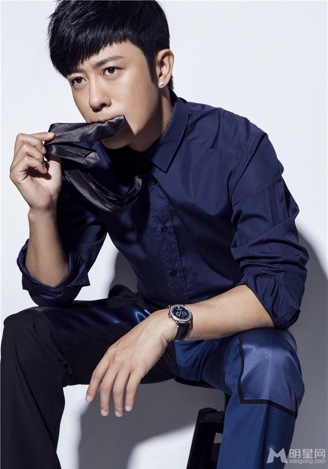 林申最新型男写真表情魅惑电力十足_图-5