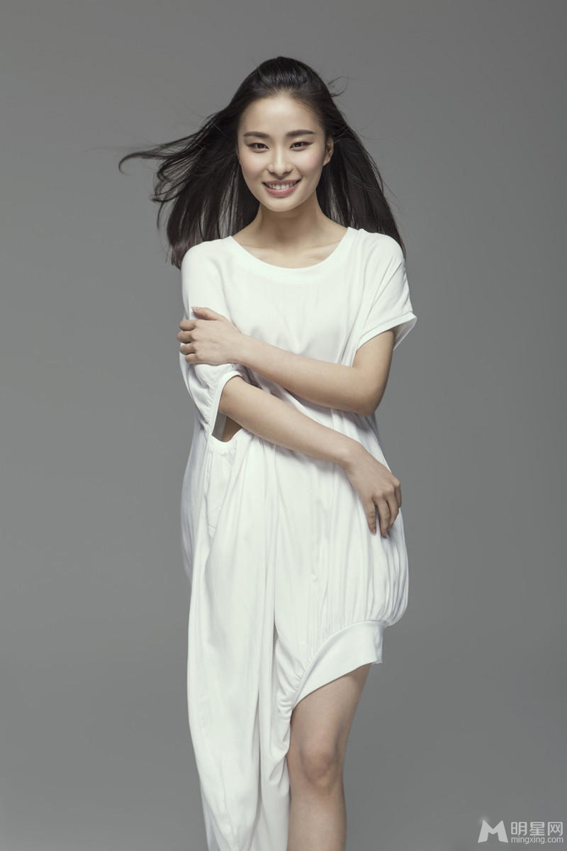杨媛之冷艳写真曝光获封翻版倪妮_图-5
