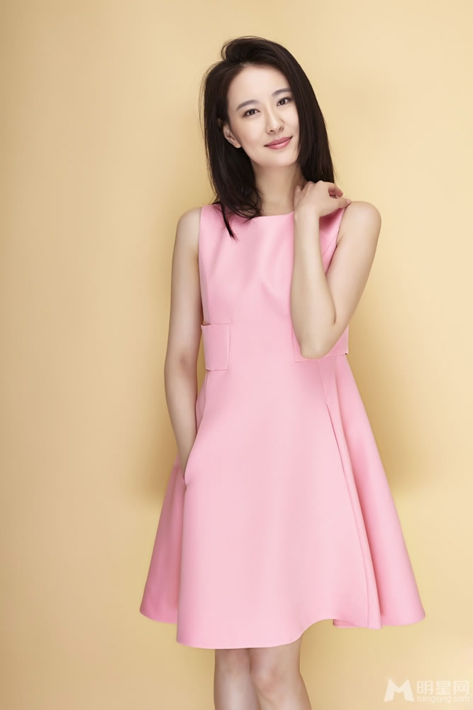 王乐君甜美写真曝光气质清新温婉_图-1