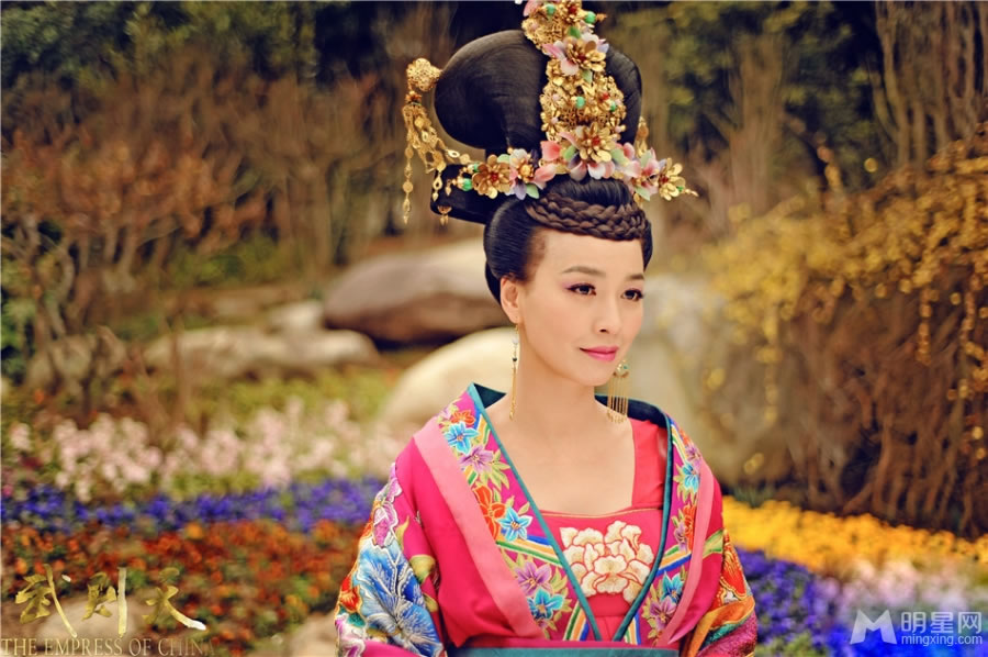 武则天曝张庭定妆照古装造型雍容华贵_图-1