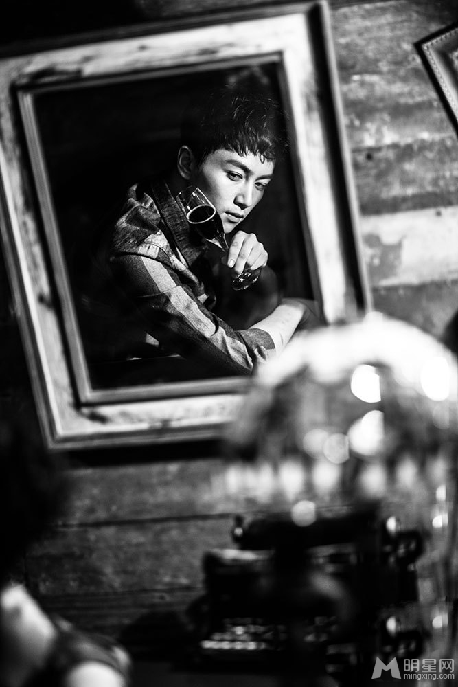 陈晓黑白时尚写真演绎别样复古风_图-3