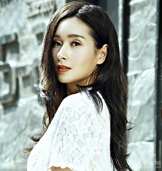 杨恭如夏日时尚街拍OL气场十足_图-5
