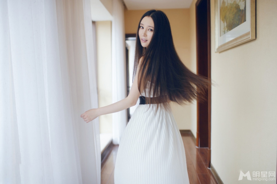 袁菲清纯写真曝光长发飘飘似仙女_图-3