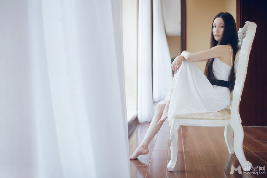 袁菲清纯写真曝光长发飘飘似仙女_图-4