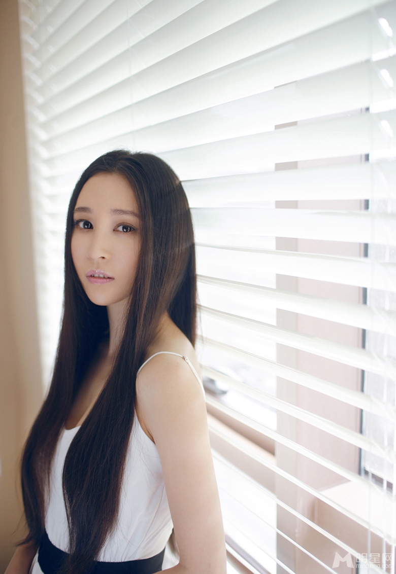 袁菲清纯写真曝光长发飘飘似仙女_图-5