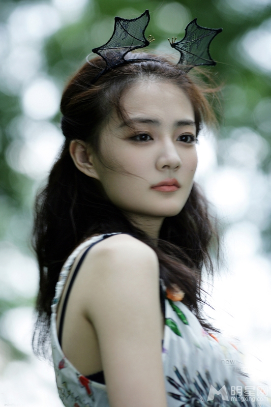 徐璐清纯写真曝光轻颦浅笑煞是动人_图-4