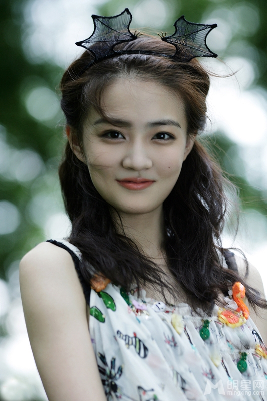 徐璐清纯写真曝光轻颦浅笑煞是动人_图-11