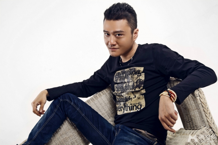郭鹏型男写真百变造型魅力十足_图-2