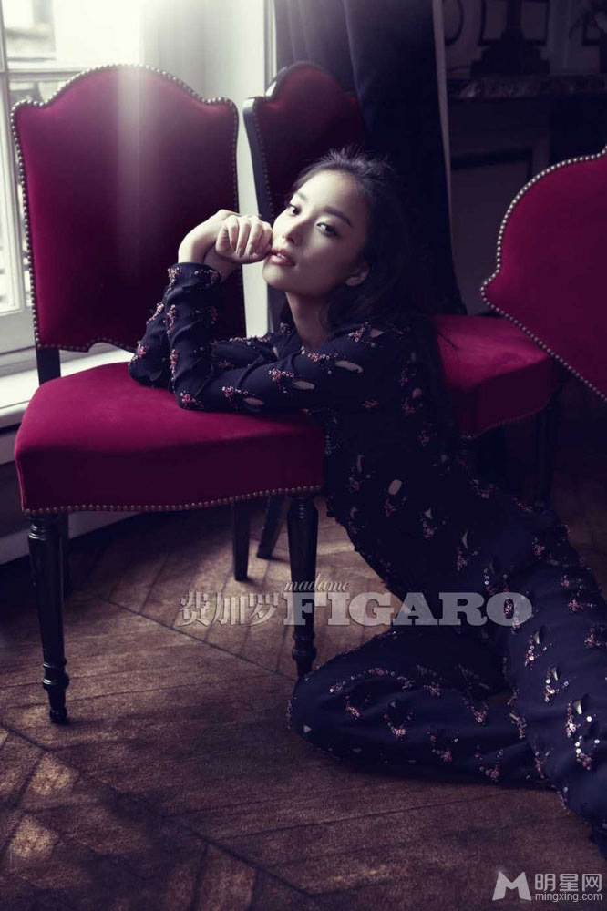 倪妮登杂志封面慵懒范展现自我个性_图-1