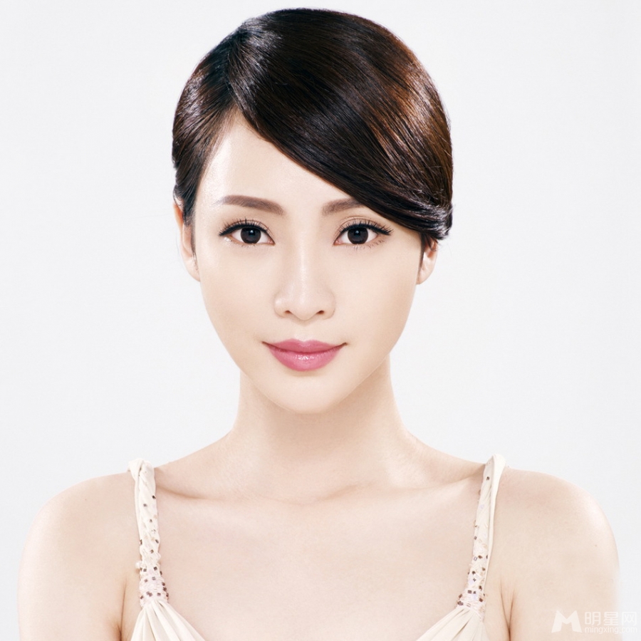 柳岩知性美妆写真曝光温婉盘发彰显优雅气质_图-4