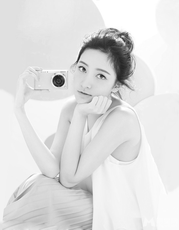 崔心心甜美写真妆容清新宛若春风_图-4