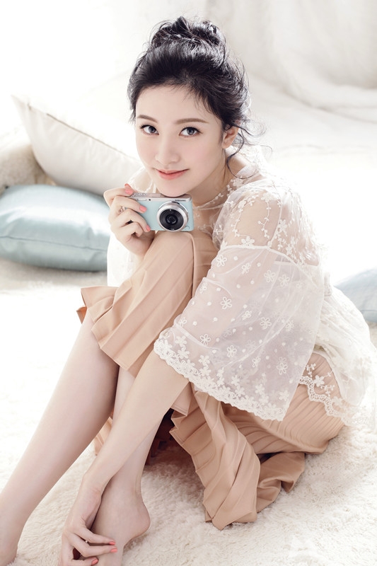 崔心心甜美写真妆容清新宛若春风_图-3