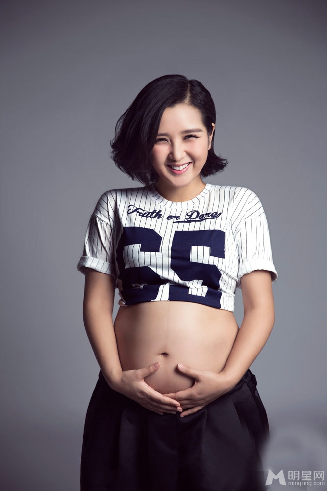 何洁时尚孕照曝光大展辣妈别样风格_图-4