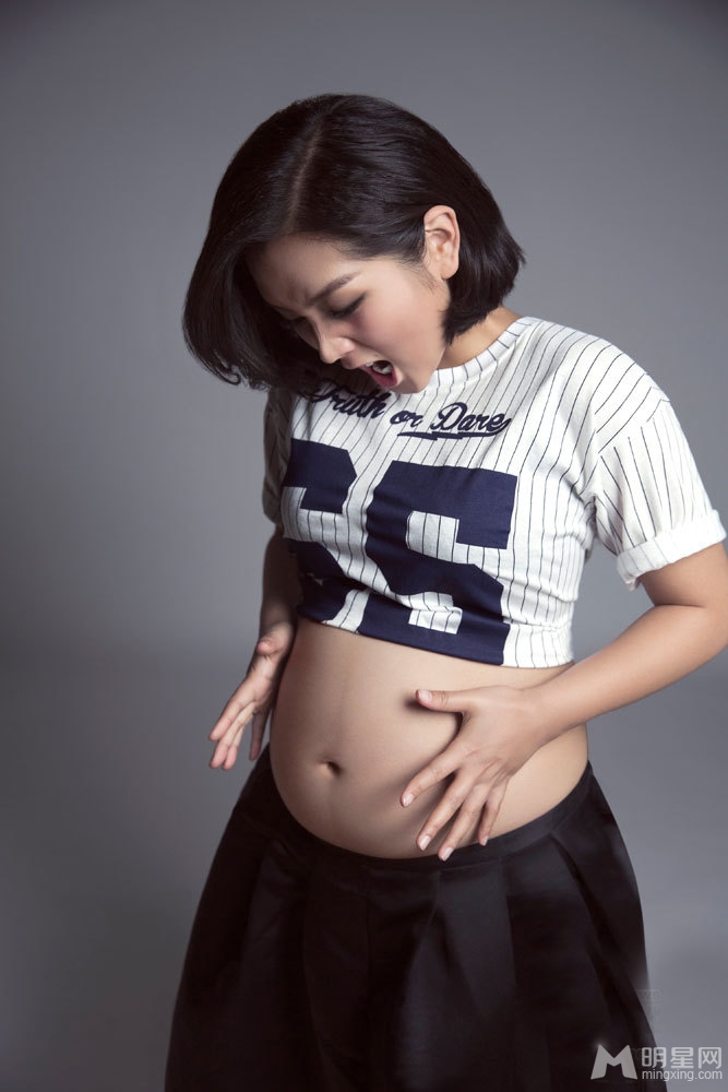 何洁时尚孕照曝光大展辣妈别样风格_图-5