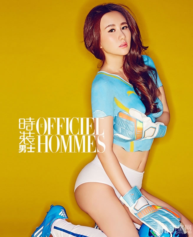 孟瑶球衣彩绘写真曝光助阵世界杯变身性感女神_图-1