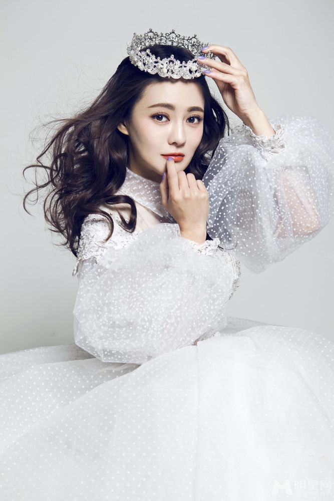 樊蕊曝时尚婚纱写真演绎纯美优雅气质女神_图-8