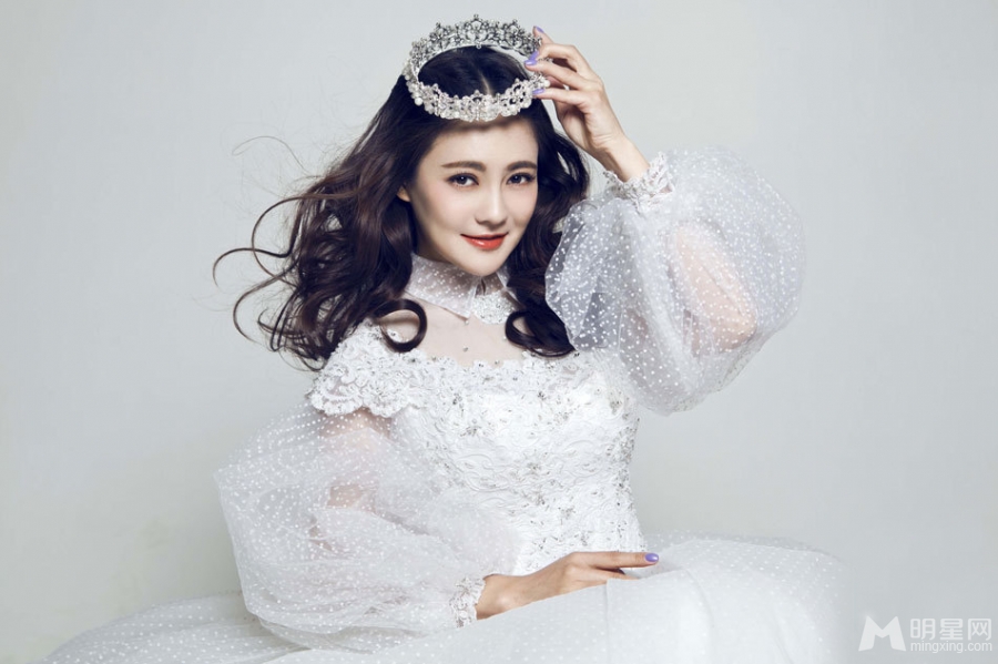 樊蕊曝时尚婚纱写真演绎纯美优雅气质女神_图-7