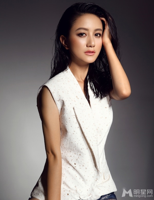 李倩性感写真曝光大秀诱人身材_图-2