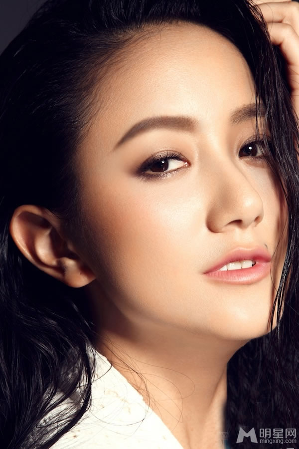 李倩性感写真曝光大秀诱人身材_图-1