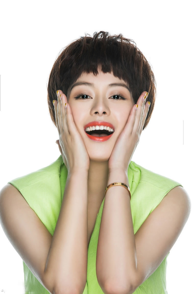 王力可曝时尚写真灿烂笑容尽显清新俏皮_图-1