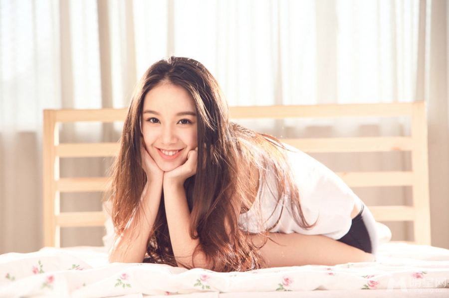 程砚秋最新写真曝光甜美笑容清新可人_图-3