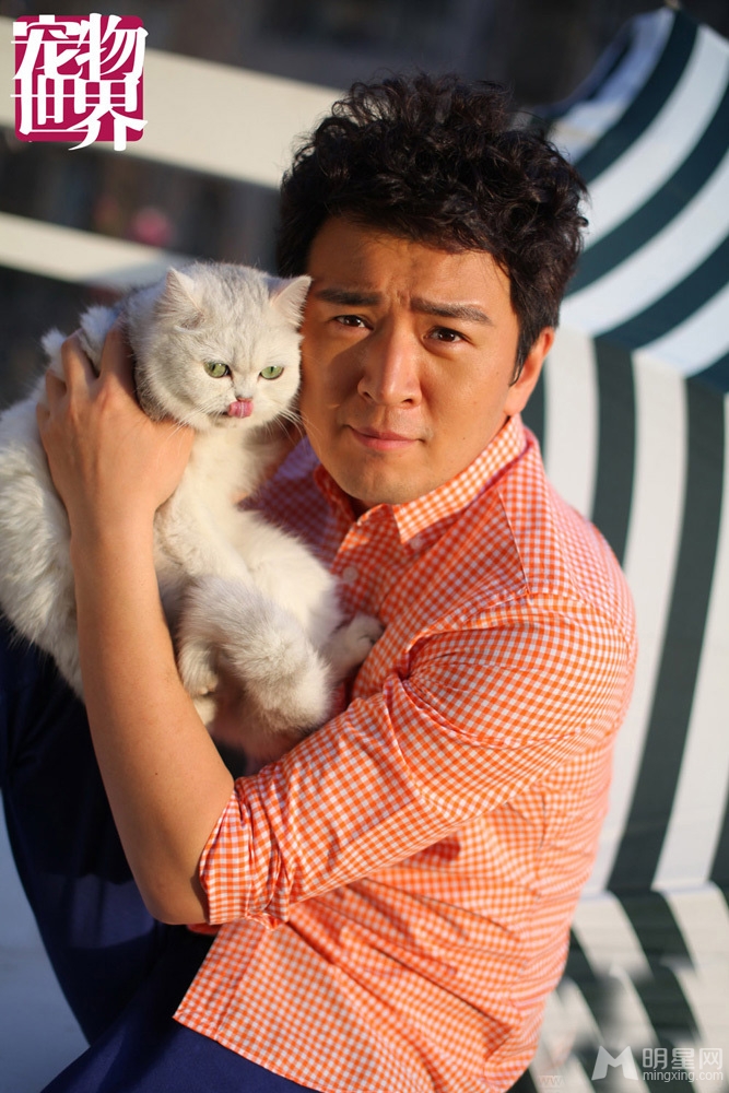 郭家铭携萌猫拍时尚大片俏皮与萌猫惬意互动_图-11
