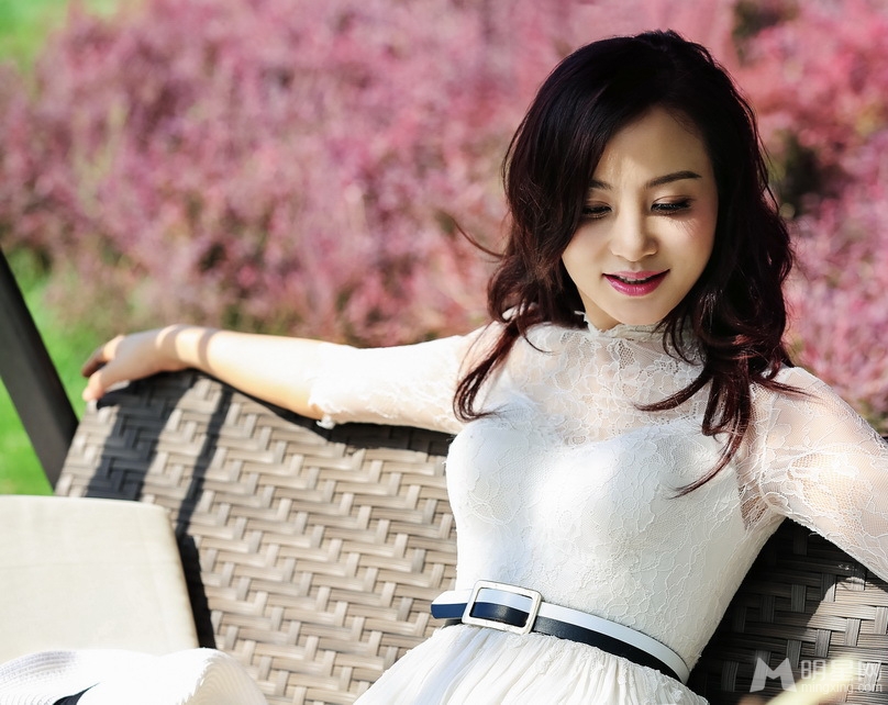 陶红休闲户外街拍曝光烈焰红唇尽显熟女风范_图-5