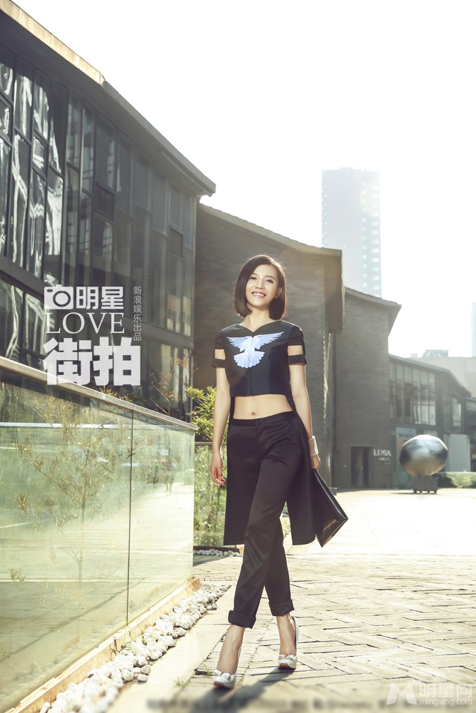 杨子姗时尚街拍曝光利落短发诠释多维度美_图-9