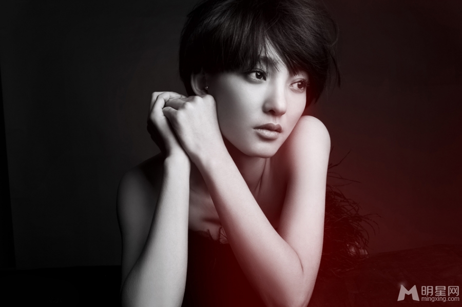 王丽坤性感写真曝光俏丽短发高贵冷艳_图-9