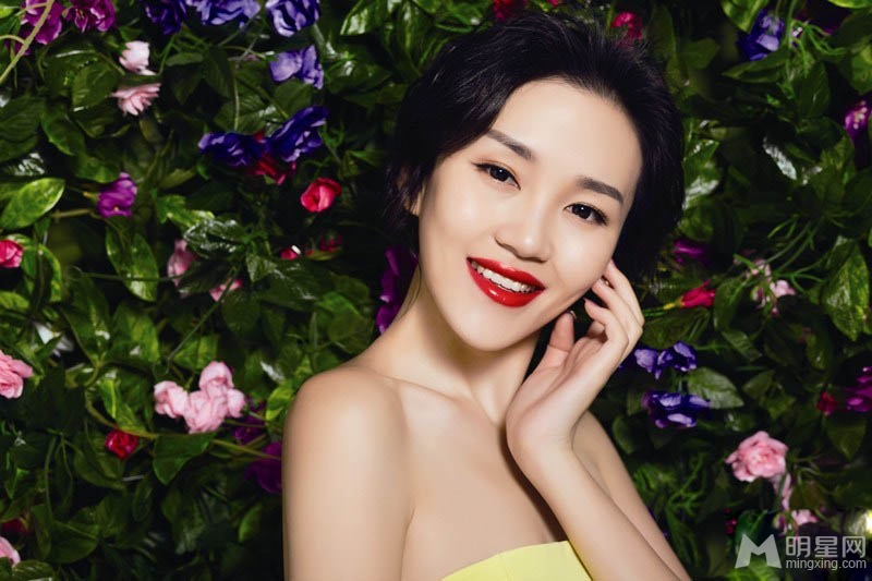 郭露文花样写真浅笑展魅力_图-4