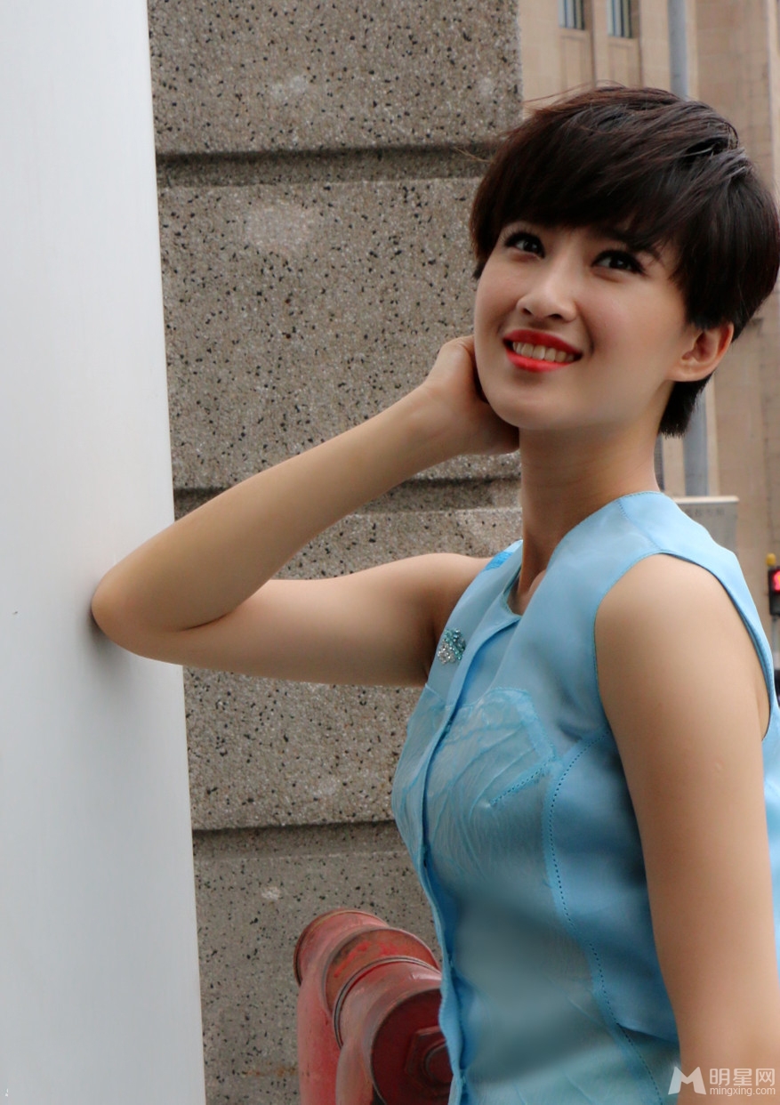 奚望曝清新写真干练短发尽显甜美俏皮_图-3