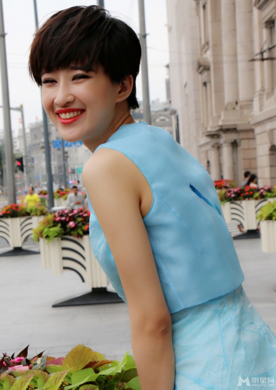 奚望曝清新写真干练短发尽显甜美俏皮_图-4