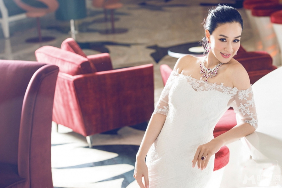 钟丽缇着婚纱登杂志封面风情万种女人味十足_图-14