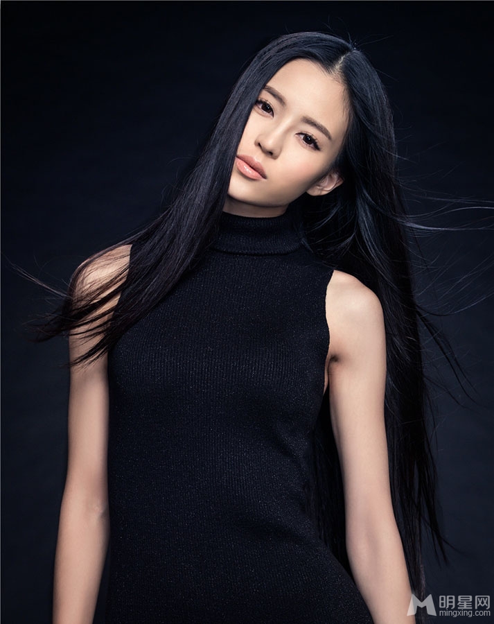 温馨优雅写真长发飘飘凸显女神范_图-2