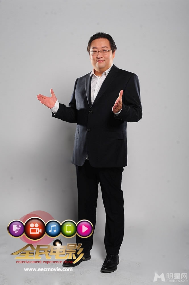 全民电影曝光束焕宣传写真展现编剧魅力_图-1