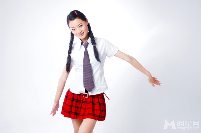 歌手唐古校服写真回归校园美少女_图-6