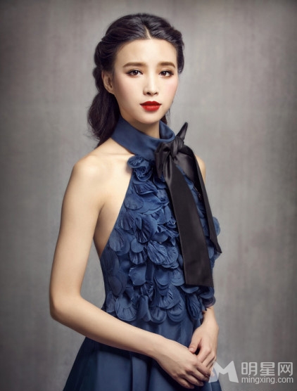 张杨果而与丈夫拍写真复古深蓝尽显默契_图-5