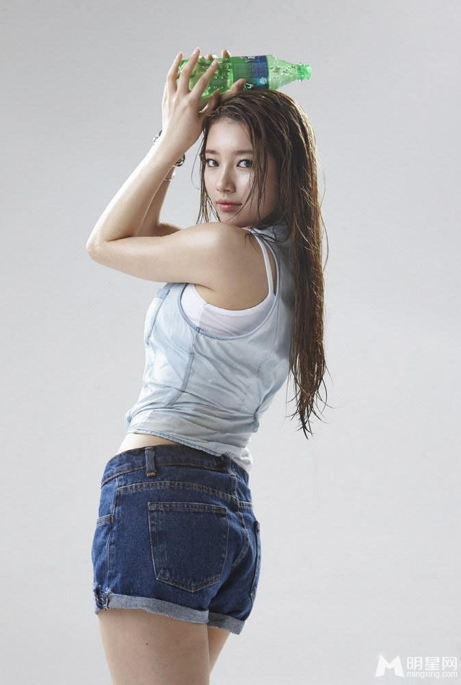 秀智ELLE时尚写真清秀妆容透露小性感_图-5