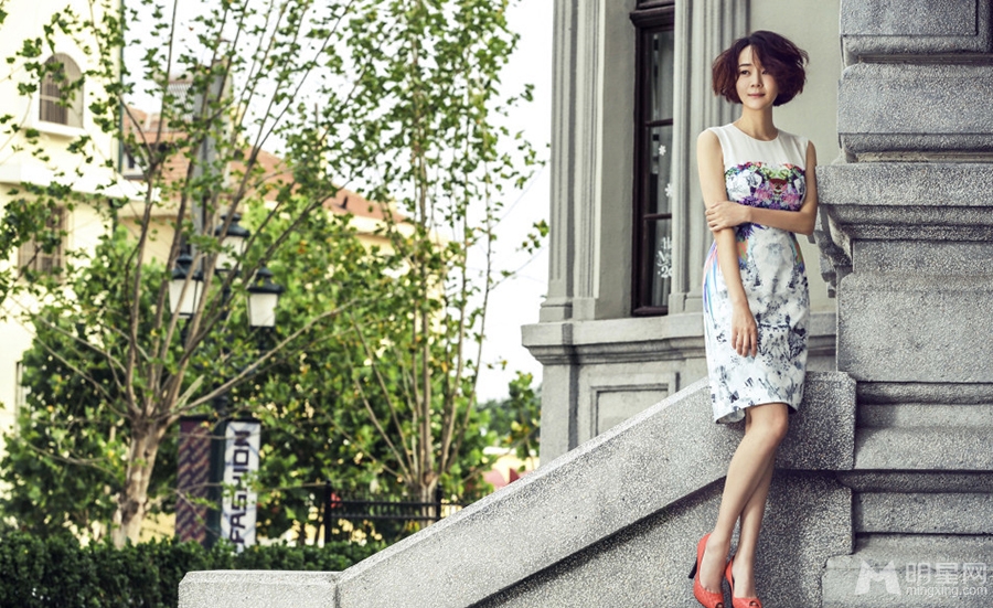王一楠气质写真浪漫演绎都市女性_图-3