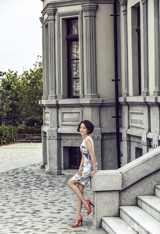 王一楠气质写真浪漫演绎都市女性_图-5