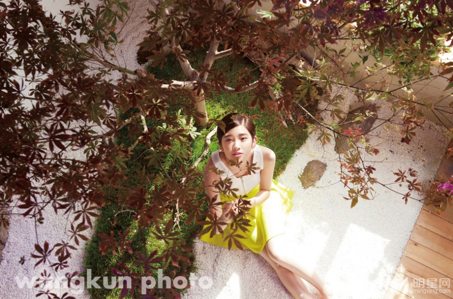 唐艺昕浪漫写真明艳裙装装点夏日_图-4