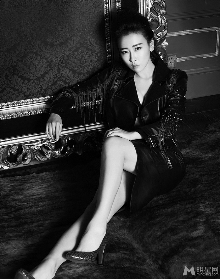 毛俊杰黑白写真尽显女王范儿_图-4