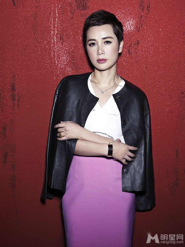 蒋雯丽优雅写真复古魅惑展成熟女人味_图-1