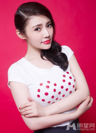 徐冬冬最新写真温婉甜美惹人怜_图-1