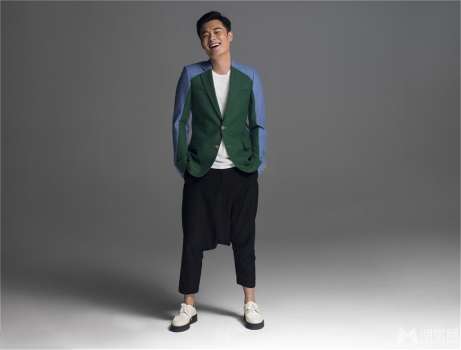 陈赫撞色西服写真展曾式笑容_图-2