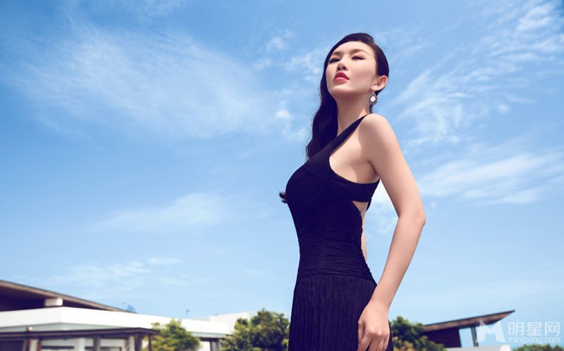 周诗雅性感写真真空秀傲人双球_图-3
