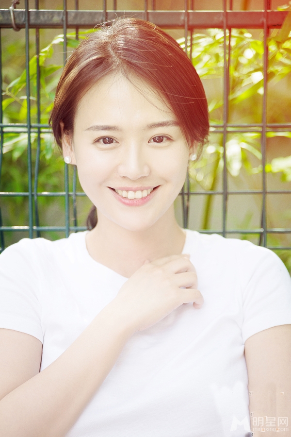 马思纯邻家女孩写真素颜出镜清纯可人_图-3