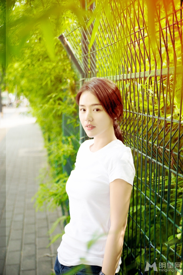 马思纯邻家女孩写真素颜出镜清纯可人_图-2