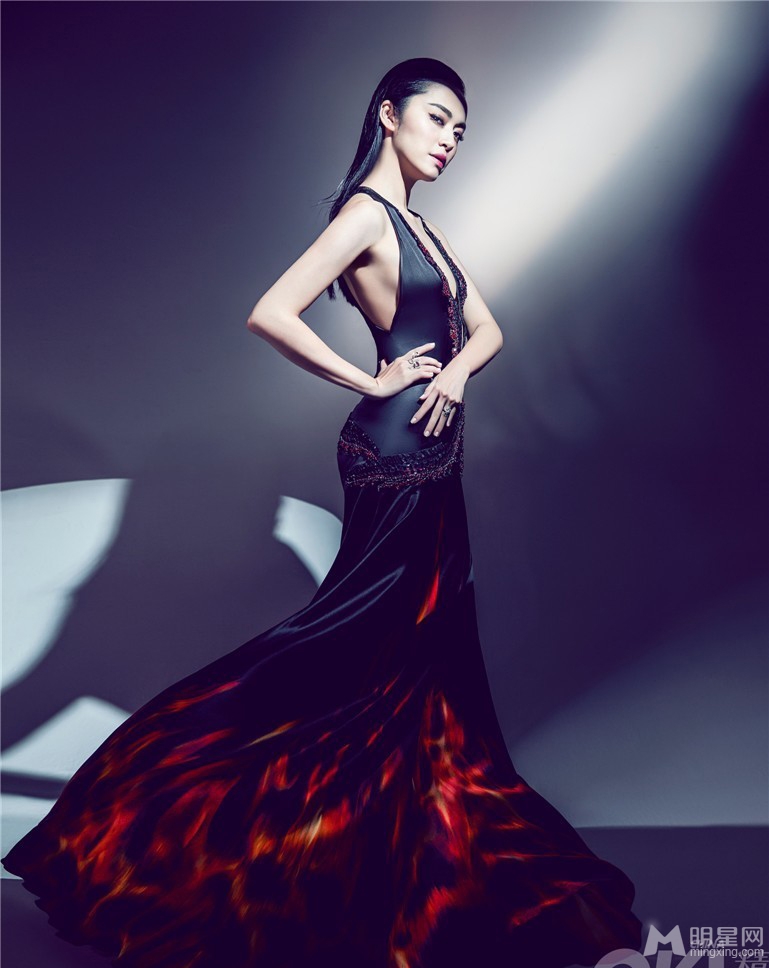 姚晨性感魅惑字儿真爆乳低胸装展曼妙曲线_图-3